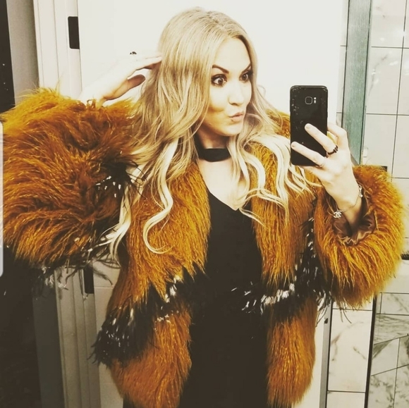 Meet your Posher, Jeannene - Picture 9 of 13